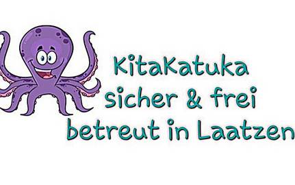 Das Logo der KitaKatuka zeigt links eine lilane Krake mit 8 Armen und einem lachenden Gesicht. Rechts daneben steht in türkiser Schrift KitaKatuka sicher und frei betreut in Laatzen