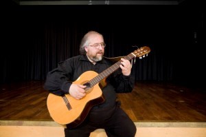 Gitarrenspieler auf der Bühne