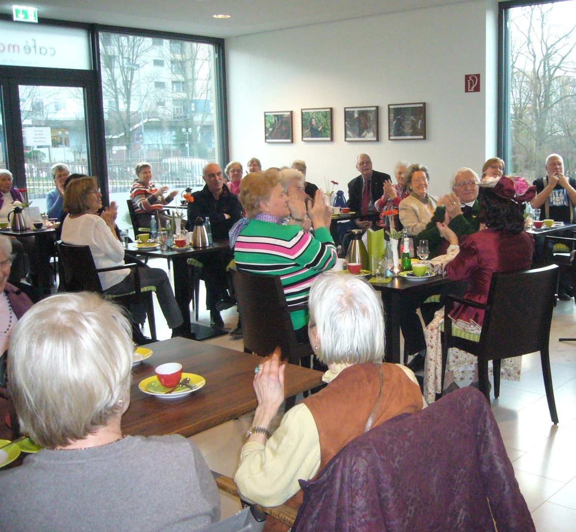 Blick über die Zuschauer im Erzählcafé im Stadthaus