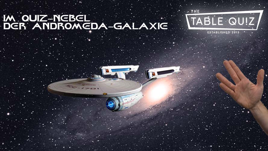 Andromeda Galaxie mit Star Trek Raumschiff, Table Quiz Logo und Handzeichen,