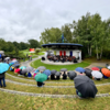 Stadtempfang bei Regen im Park der Sinne