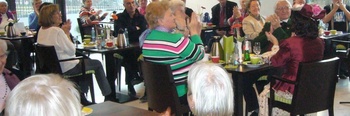 Blick über die Zuschauer im Erzählcafé im Stadthaus